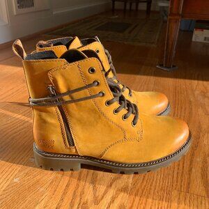 New with tags: size 8 yellow faux leather boots with plush lining